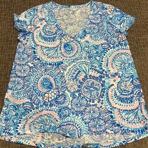 Lilly Pulitzer Etta v-neck tee. Size L.